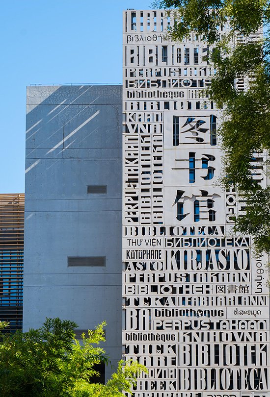 首批“211工程”高校